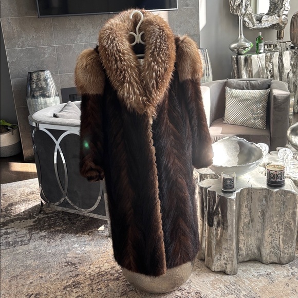 genuine vintage fur Jackets & Blazers - Oh my gosh look at this size small /medium
Mink fox mix genuine fur 1980s
